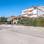 & Restaurant Barun *