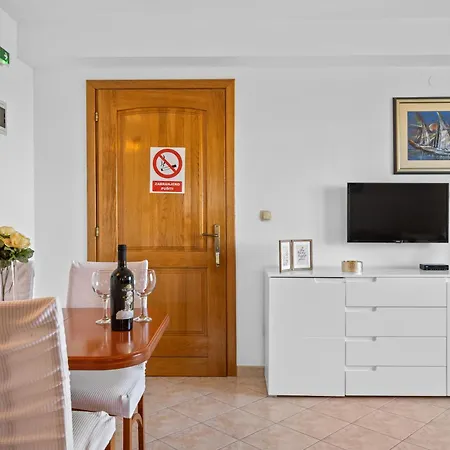 Apartament & Restaurant Barun Szybenik