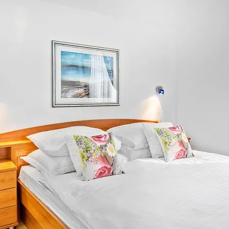 & Restaurant Barun Apartament