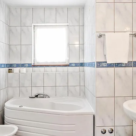 & Restaurant Barun Apartament