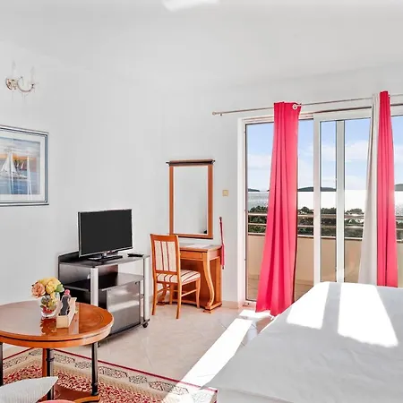 Apartament & Restaurant Barun Szybenik