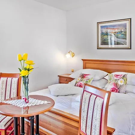 & Restaurant Barun Apartman *
