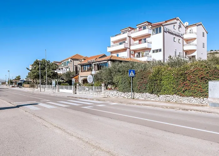 & Restaurant Barun *