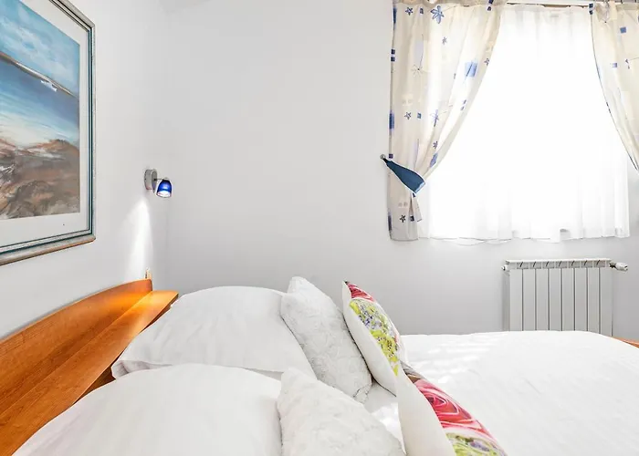 & Restaurant Barun *