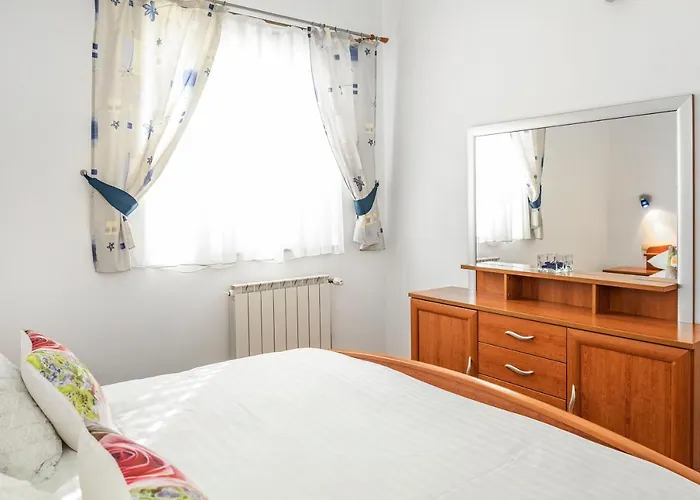 & Restaurant Barun *