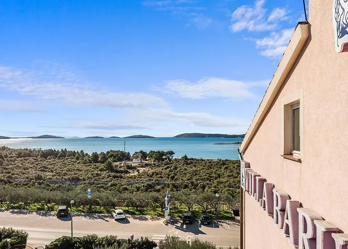 & Restaurant Barun Lägenhet *